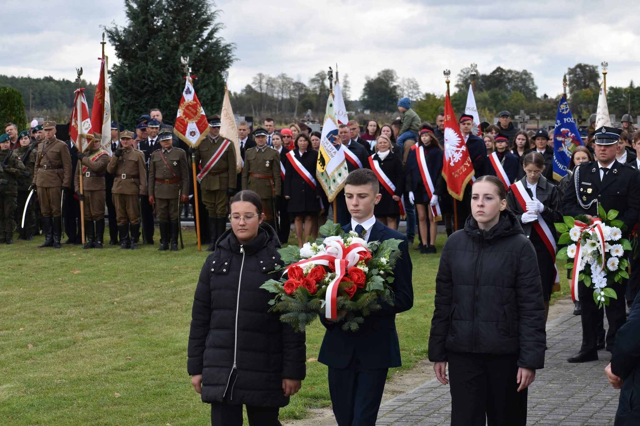 Obrazek uroczystości październikowe