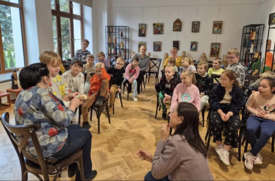 Obrazek z rzeźbiarzami